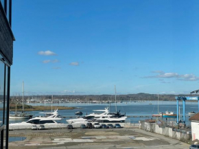 Poole Quay Sea View with Parking